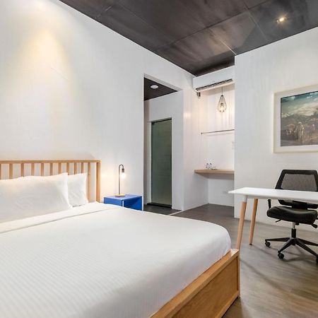 Draper Hotel Makati Makati City Zewnętrze zdjęcie